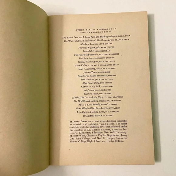 Vintage 1971 Stuart Little Book by E B White A Dell Yearling Book Paperback - Picture 4 of 9